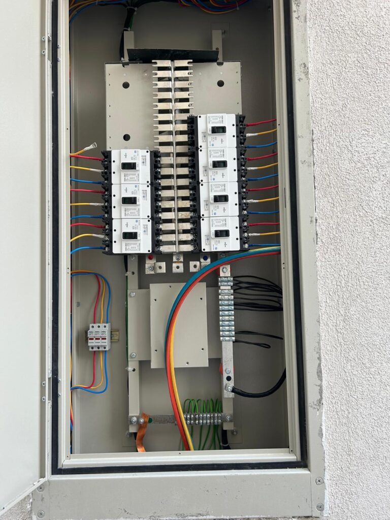 رقم طوارئ الكهرباء الكويت - 97378178